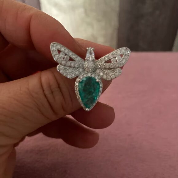 Elegant Silver and Green Dragonfly Ring with illuminating tail in the dark - Picture 5 of 6